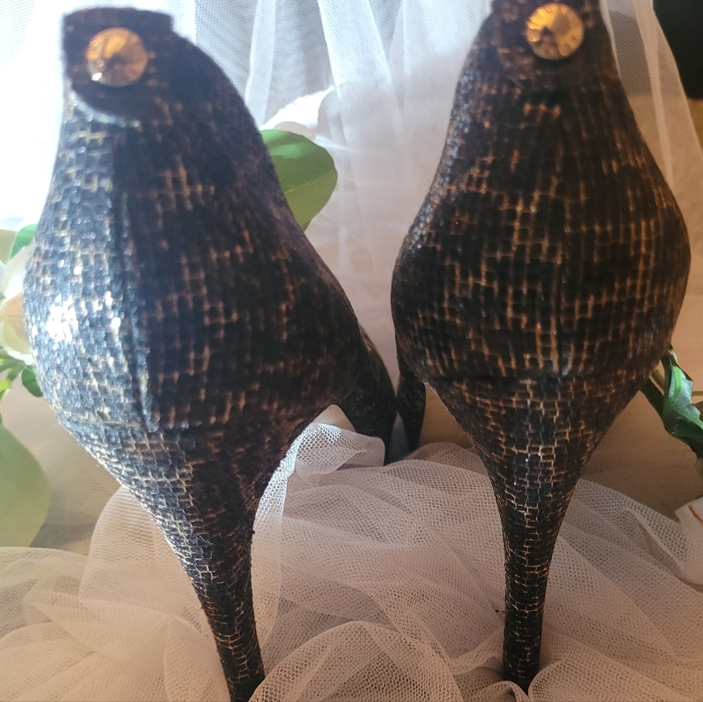 2/$40 Michael Kors metallic Blue , Gold Peep Toe Heels Used EUC..excellent Size9 - Picture 5 of 13